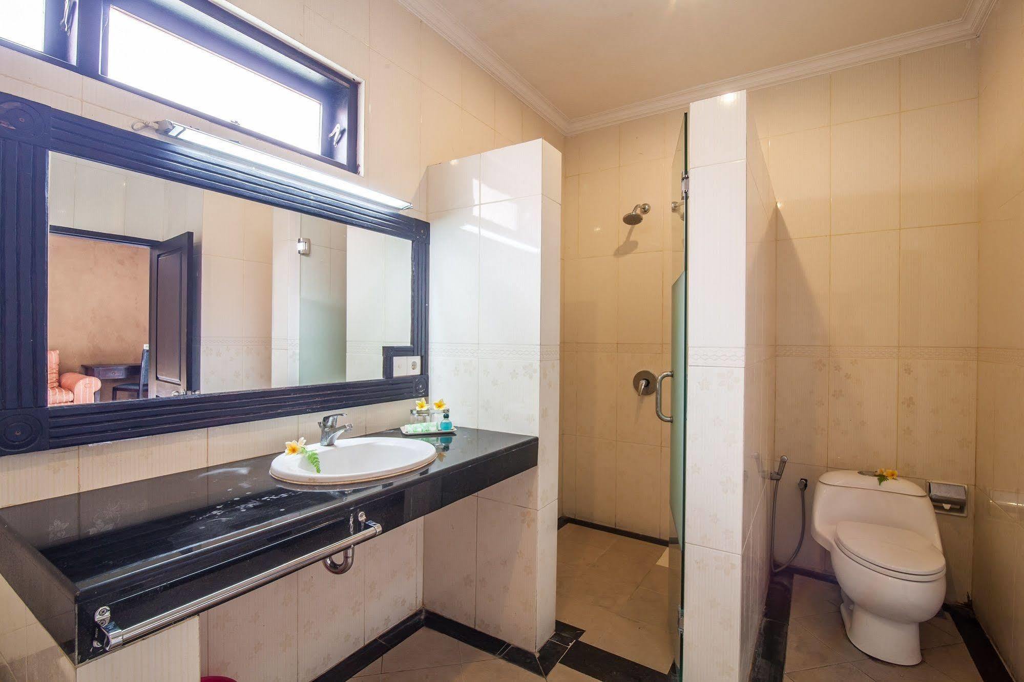 Puri Yuma Hotel Денпасар Екстериор снимка